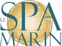 Logo pour Le Spa Marin avec un texte de couleur sarcelle sur un fond doré, circulaire et abstrait. Le mot SPA est en gros caractères, tandis que LE et MARIN sont en caractères plus petits.